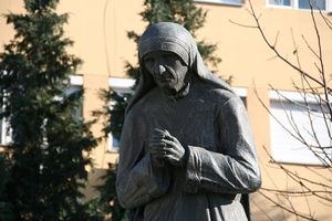 327 Teresa
